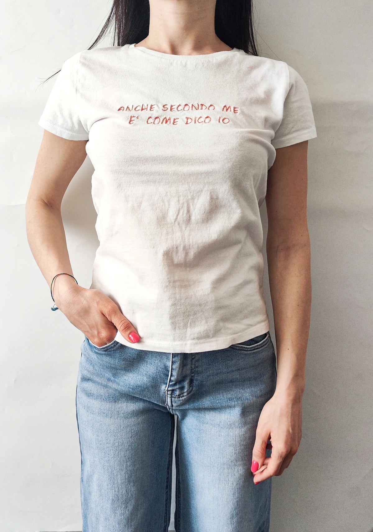 T-Shirt Ricamata "ANCHE SECONDO ME E' COME DICO IO"