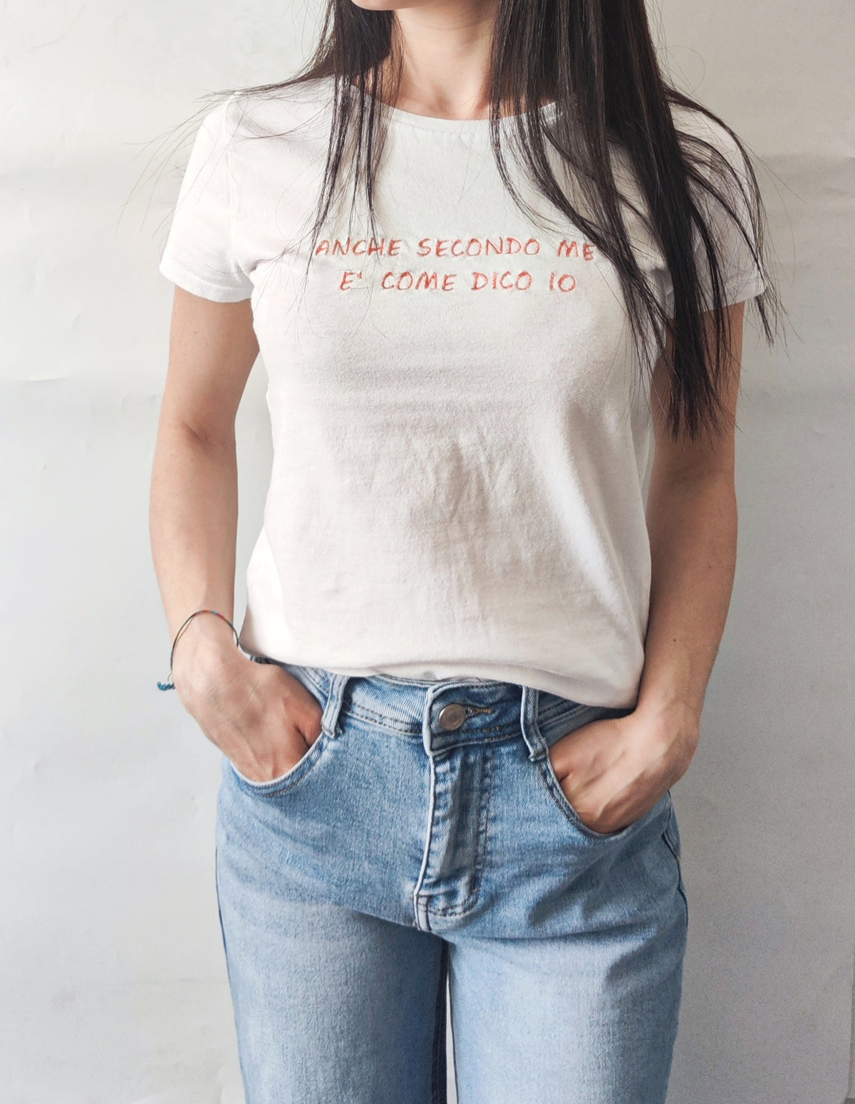 T-Shirt Ricamata "ANCHE SECONDO ME E' COME DICO IO"