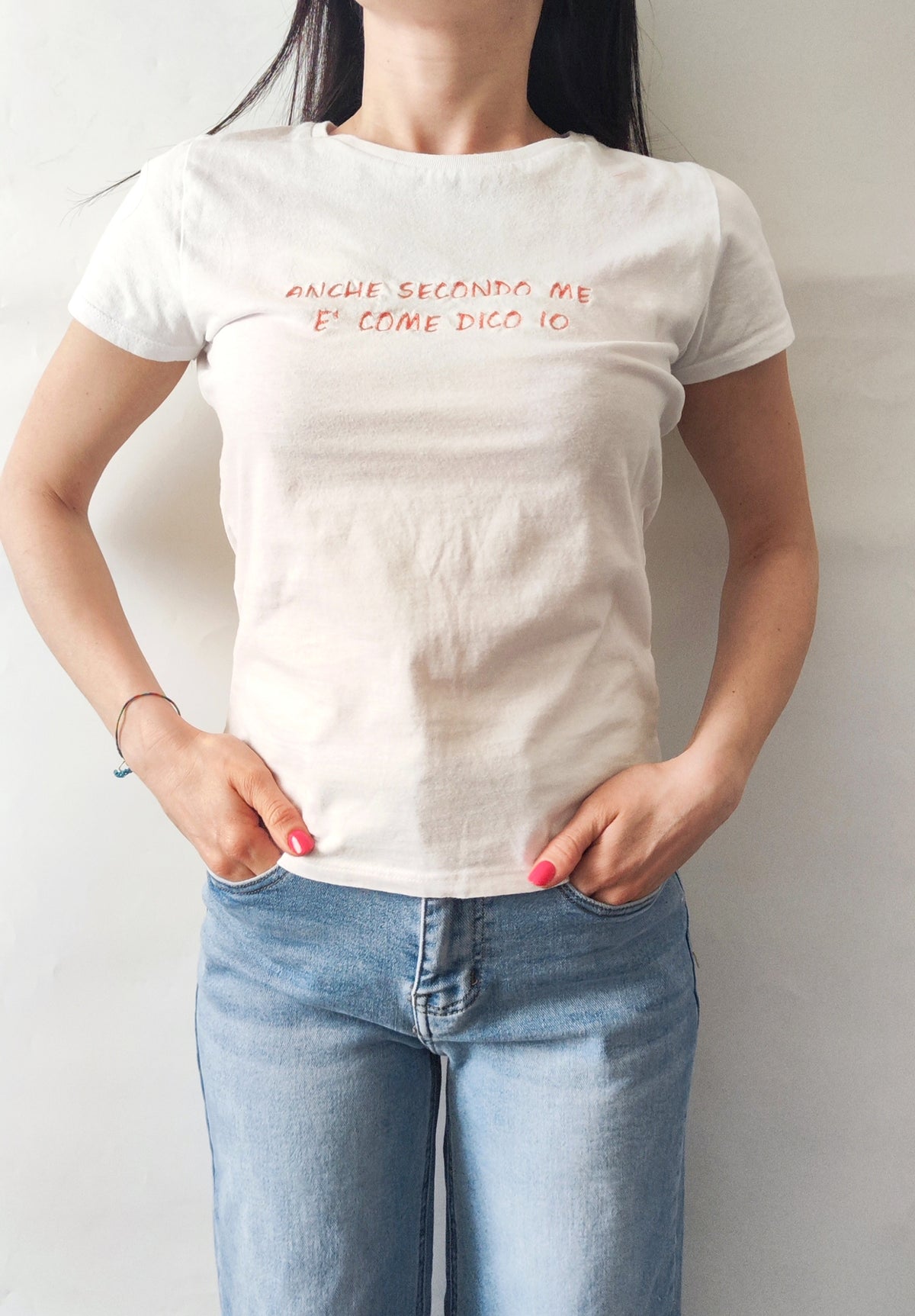 T-Shirt Ricamata "ANCHE SECONDO ME E' COME DICO IO"
