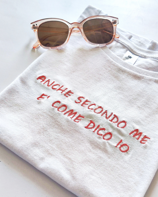 T-Shirt Ricamata "ANCHE SECONDO ME E' COME DICO IO"